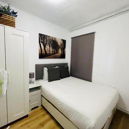 Beach Apartment Barca 6 Sant Adria de Besos Buitenkant foto