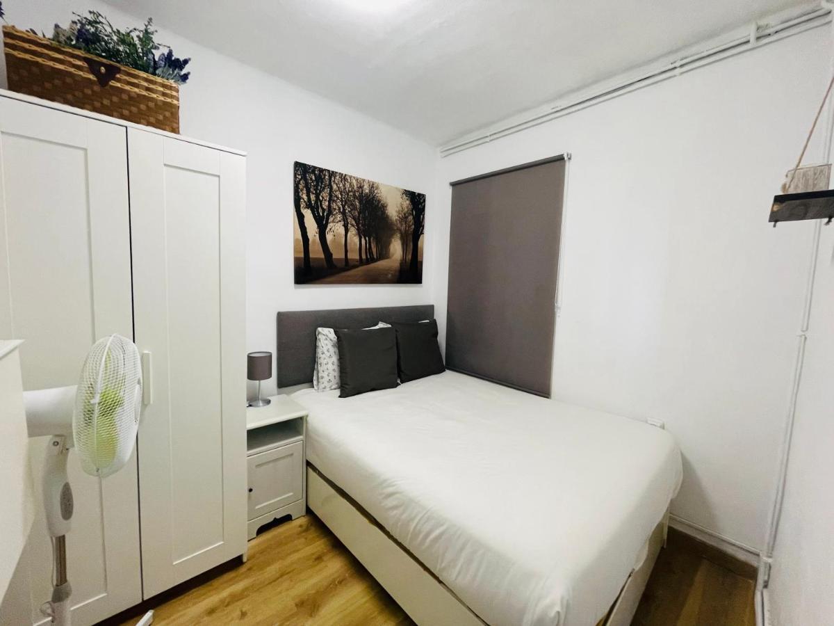 Beach Apartment Barca 6 Sant Adria de Besos Buitenkant foto
